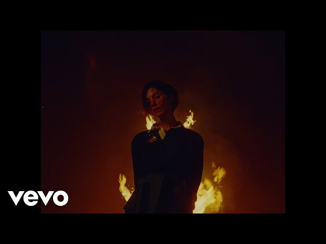 Gracie Abrams - Hit the Wall (Official Music Video)