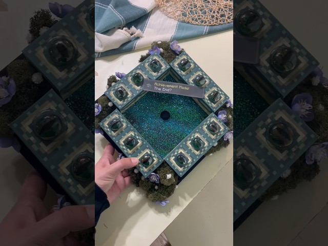 Make a Minecraft Grad Cap with me #minecraft #minecraftcraft #minecraftart #graduation #gradcap