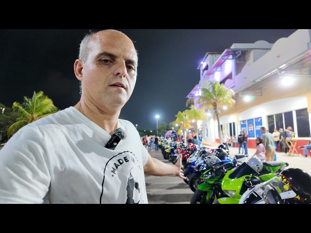MOTORCYCLES AND ENTREPRENEURS AT LA VEREDA DEL LAGO IN MARACAIBO