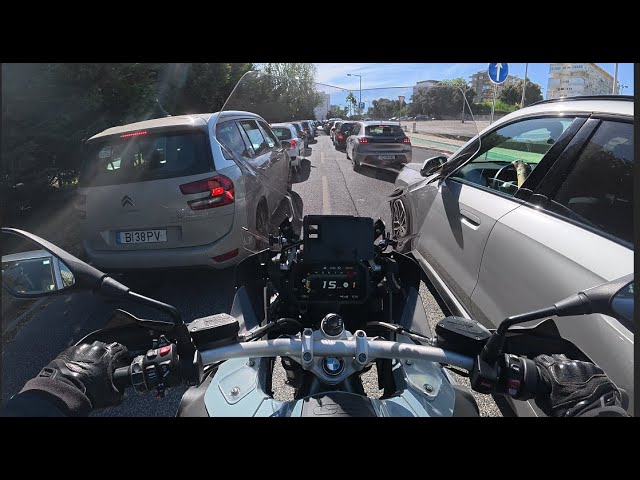 Commuting and Lane Filtering on a BMW R1250GS Adventure | 4K