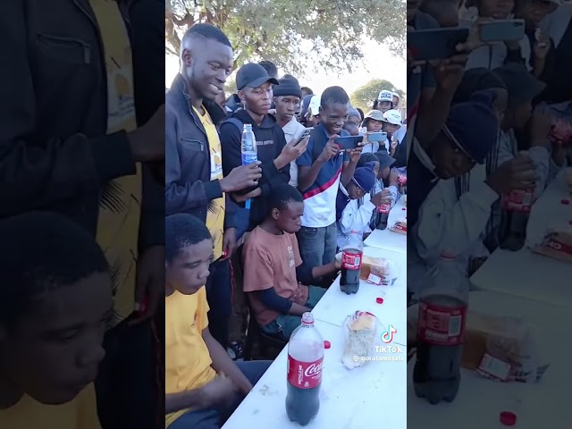 Bread and cocoa La eating competition in Africa 
