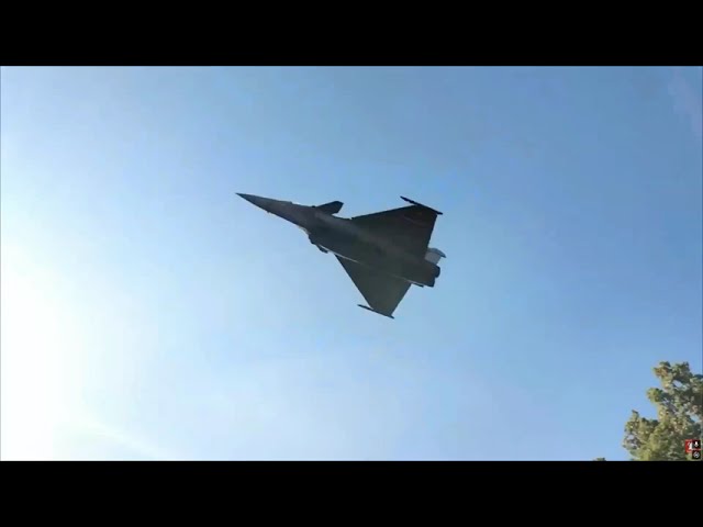 RAFALE FIGHTER JET (French Air & Space Force) — Crazy high-speed, very low-altitude pass!