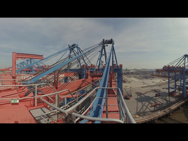 360° Crane-View at the Container Terminal in Hamburg