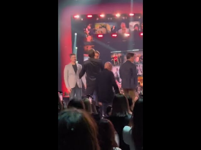 Connor McDavid Inducts Nickelback in to the Canadian Music Hall of Fame