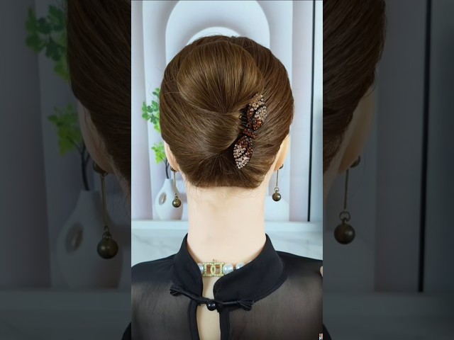 Simple & Stylish Side Puff Hairstyle 💖 | Quick Girls Hairdo #shorts