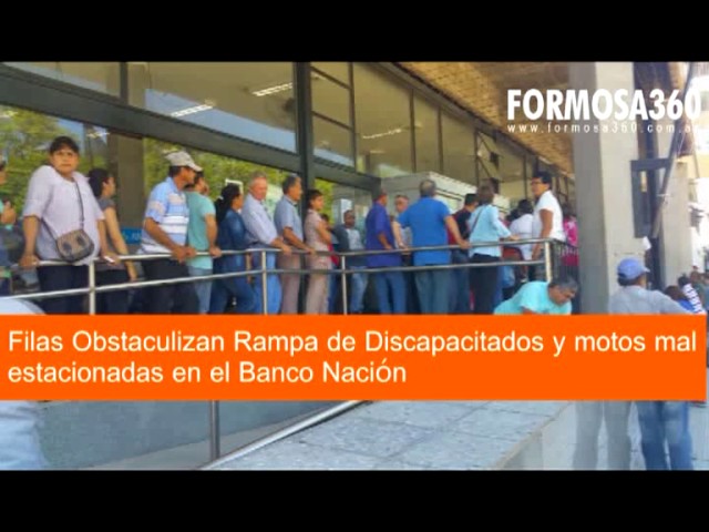 Filas Obstaculizan Rampa de Discapacitados y motos mal  estacionadas en el Banco Nación