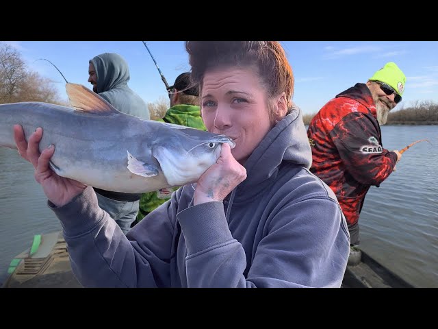 We Didn’t Expect THIS Winter Blue Catfish Bite on the Missouri River