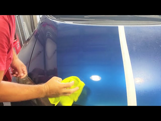 Pulir y encerar la pintura opaca y soleada del auto. Polish and wax your car by hand. Honda Civic.