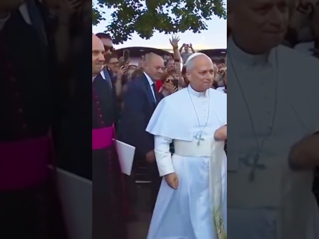 This Is Why Pope Leo’s Hugs Feel So Different 🤍