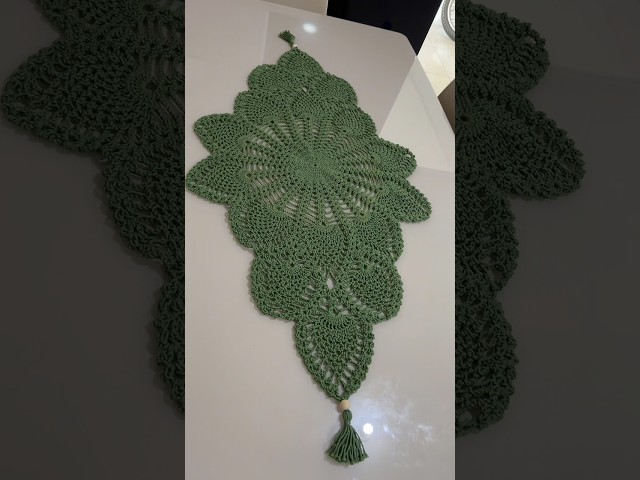 When they say crocheting is for old people 🧶⬆️ Crochet table runner step-by-step