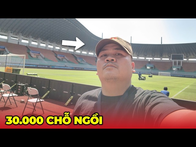 Touring Pakansari Stadium, where the Vietnam national team plays against hosts Indonesia