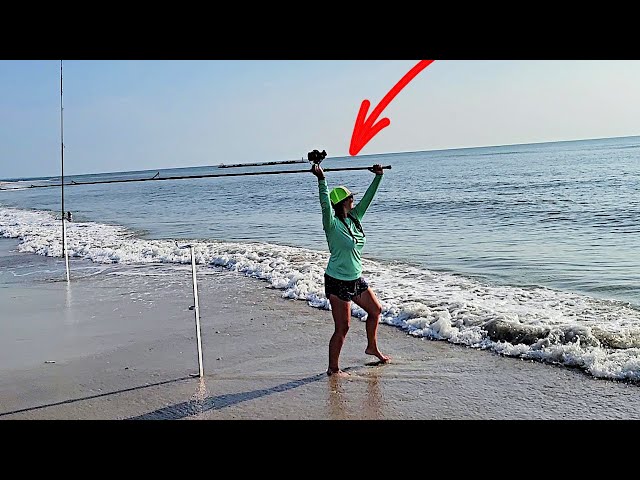 How To Cast A Surf Fishing Rod (For Distance & Accuracy)