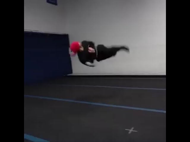 Charlie cox (stunt double) Daredevil: Exclusive Behind-the-Scenes Fight Footage training hard