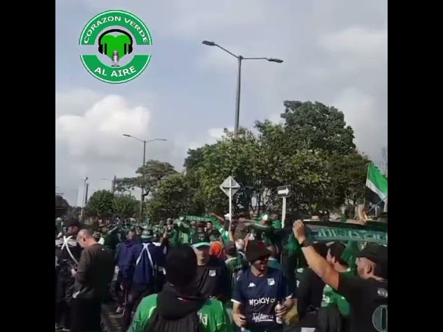 La hinchada del Deportivo Cali en Techo, vía @CorazonVerdeAlAire