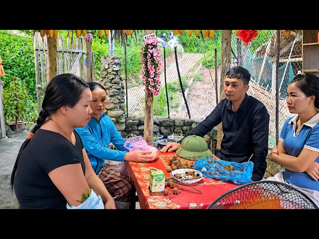 Hang helps Nhat persuade Van to go home and stop bothering her and her mother.
