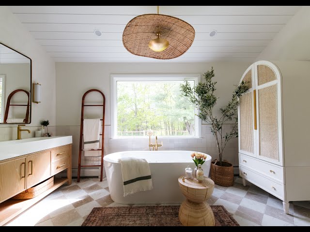 Step Inside a Light-Filled Bathroom With Modern Warmth