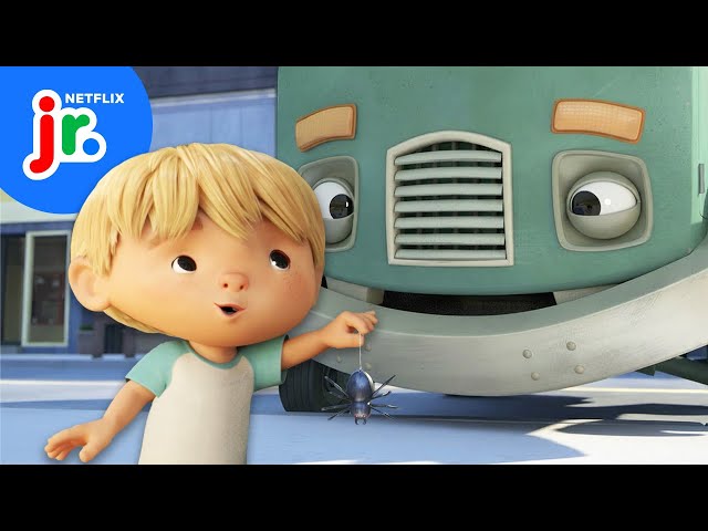 Hank's Silly Spider Prank! 🕸️🤪 Trash Truck | Netflix Jr