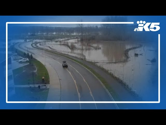 Evacuations underway after Green River levee breaks