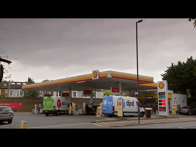 Shell's profit beats expectations at $6.9 billion, raises dividend by 5%