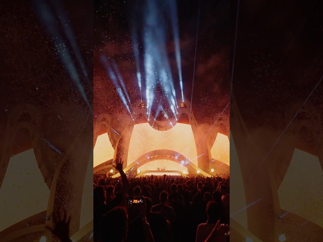 Crowds like this remind you why this whole thing exists in the first place #artbat #melodictechno