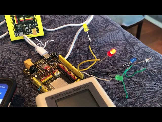 ESP32 Keyestudio Board with 3 LEDs Bluetooth Control :KS5020