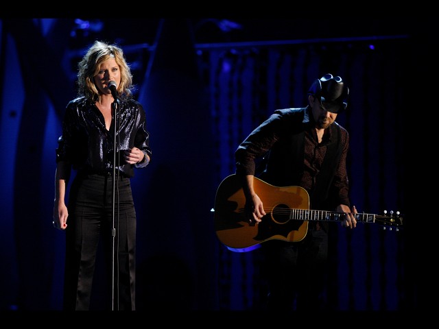 Sugarland - "Stay" | CMA Awards 2007