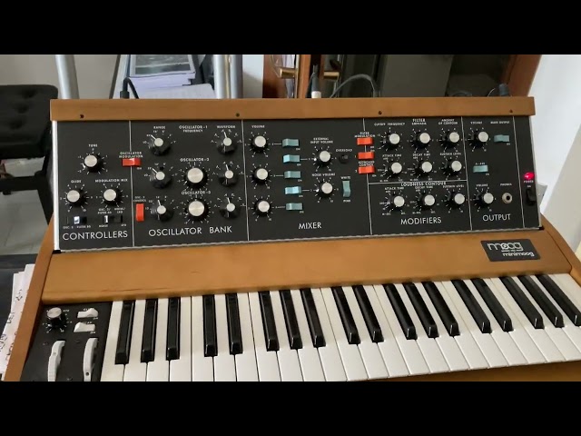 Kraftwerk - The Robots sequencer with Minimoog