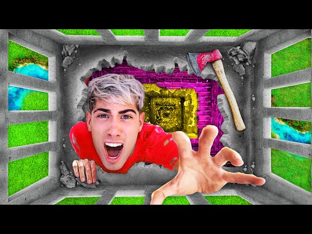ESCAPANDO DE TORRE DE 100 CAPAS INDESTRUCTIBLE !!