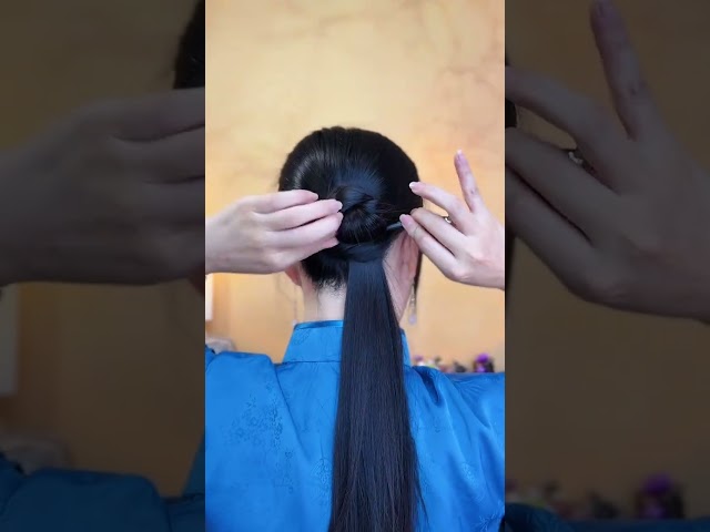 a beginner-friendly hairpin side updo tutorial #HairpinUpdo #Simple