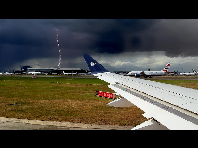 Stormy flight !  🇬🇧 London - Paris CDG 🇫🇷  Air France Airbus A220 [FULL FLIGHT REPORT]