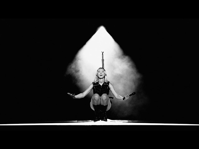 Someone play me this video when I’m 105.... 🖤🖤
