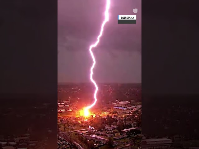 ⚡️Impresionante: así fue el impacto de un potente rayo en Louisiana