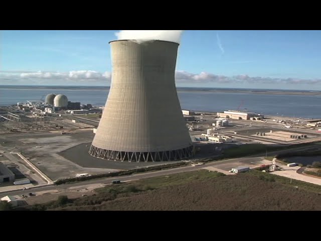 How does a cooling tower work?