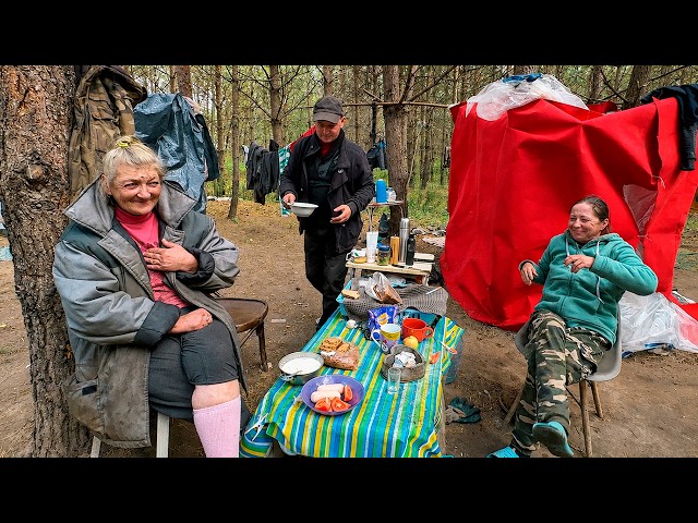 How Homeless People Survive in a Camp by the Dump — Winter Is Coming!