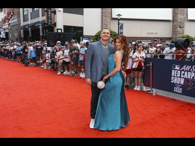 Adrián Morejón’s wife Melany embraces sun soaked vibes in relaxed, effortless style