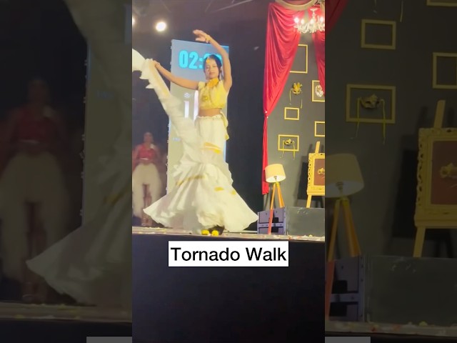 OMG! Her tornado walk is super amazing😍