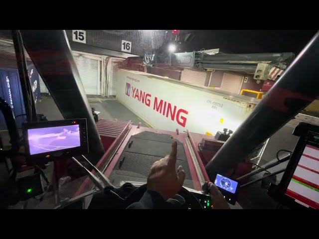 The basics of how to operate a Reach Stacker Part 2. Tips and tricks!!🏗️