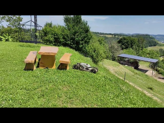 Grator steep slope mower mowing a bank