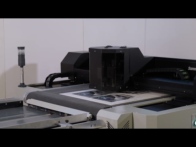 Summa Omnia EVO flatbed cutter: automated cutting for short to medium runs