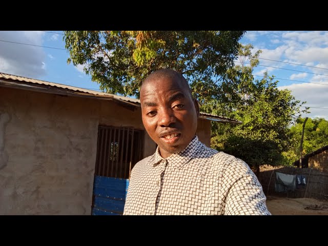 UM DIA MOVIMENTADO NA ÁFRICA MOÇAMBIQUE, TODO MUNDO NAS COMPRAS.