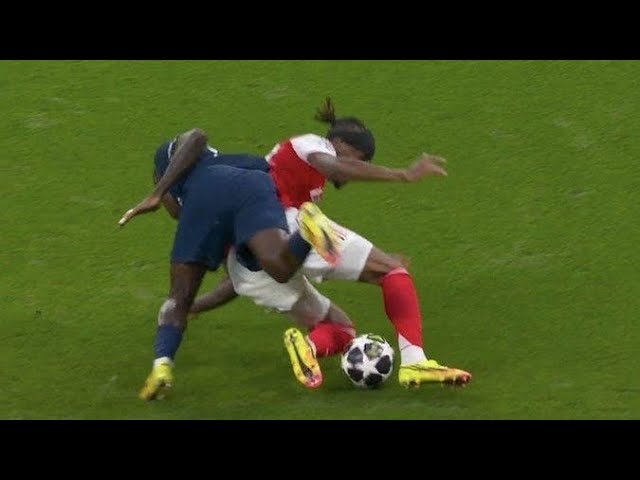 Arsenal vs PSG Penalty Controversy 😳 Nuno Mendes vs Madueke