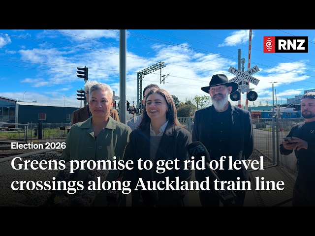 Greens promise to get rid of level crossings along Auckland train line | RNZ