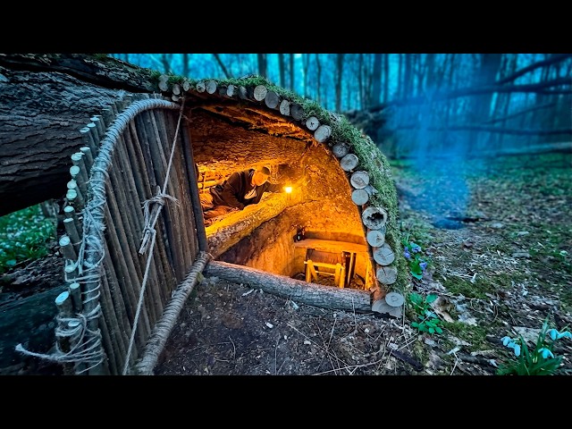 Building a cozy two-room dugout deep in the woods. Bushcraft, survival.