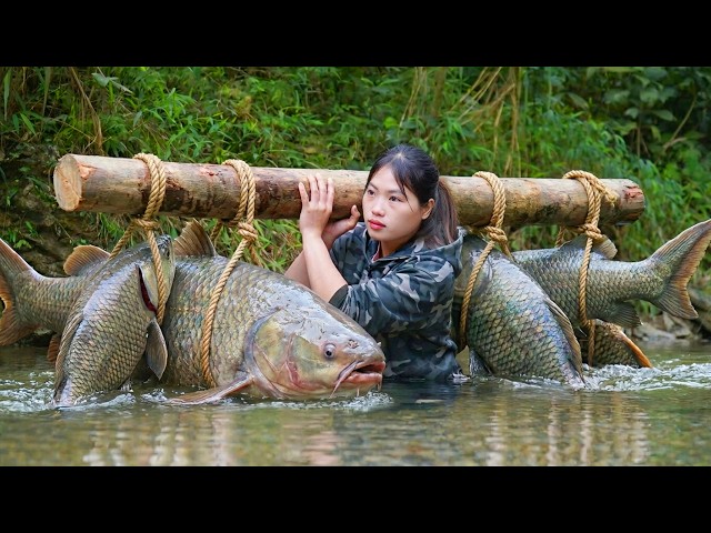 Solo Wilderness Survival: Weaving Fish Traps and Catching Stream Fish Alone