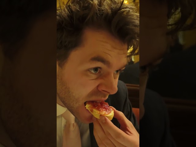 I tried the Most Expensive Afternoon Tea in London ☕