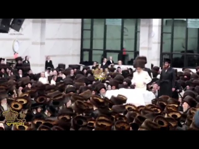 Neilas hachag pesach with Satmar Rebbe R' Aharon 