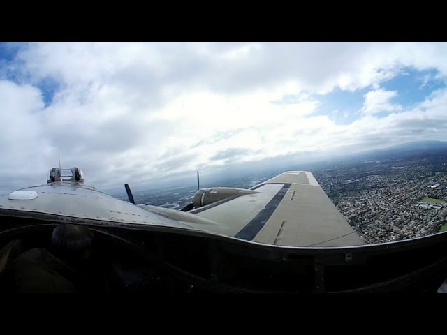 B-17 Flying Fortress flight… (360° video)