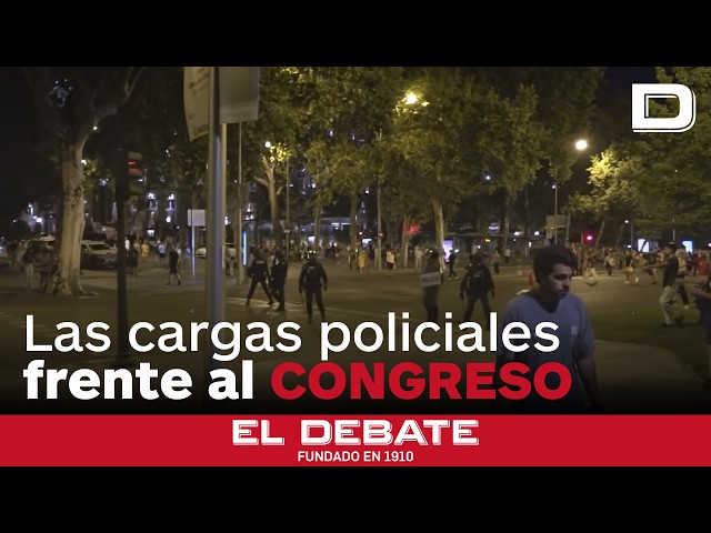 Así han sido las cargas policiales en la manifestación frente al Congreso