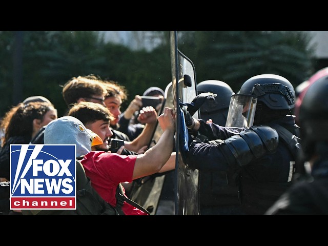Riots GROW in France as left wing seizes on chaos