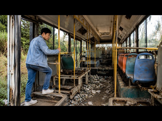 Homeless man transforms old bus into a beautiful mobile home.